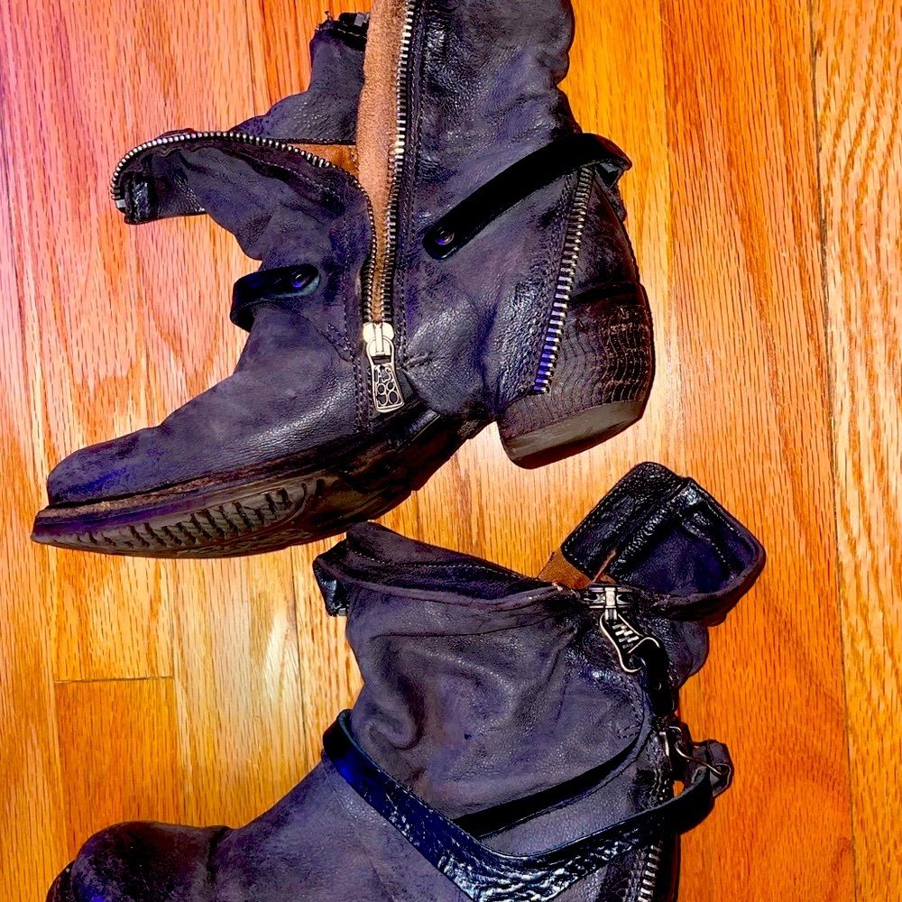 A.S. 98 Women’s Black dark brown Leather Ankle Boots with Zipper Detail size 5.5